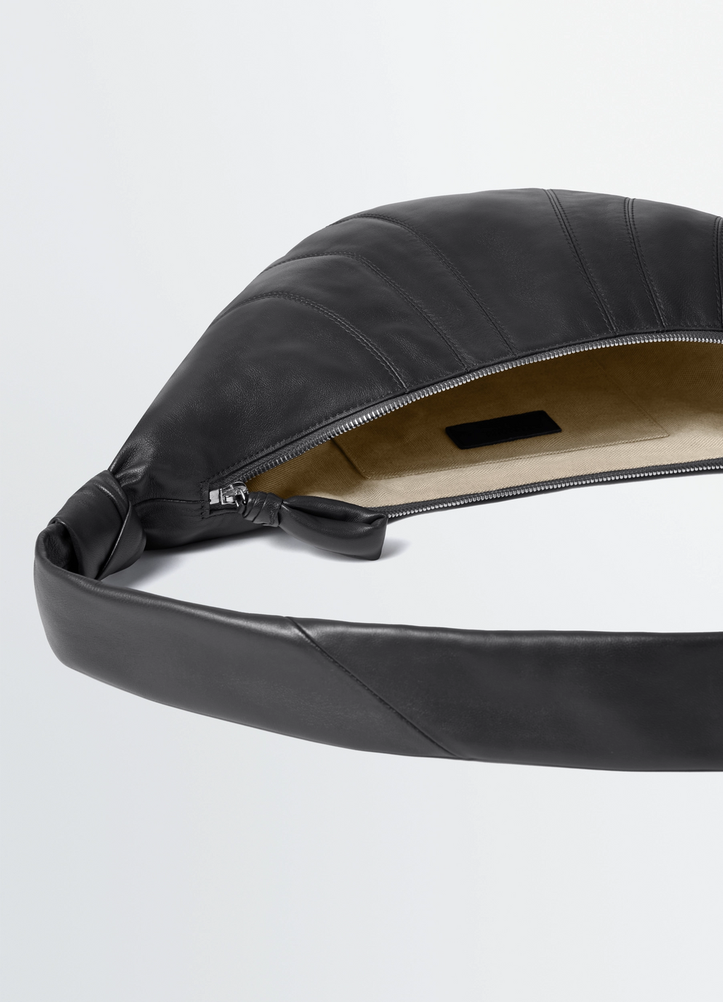 Medium croissant bag in leather