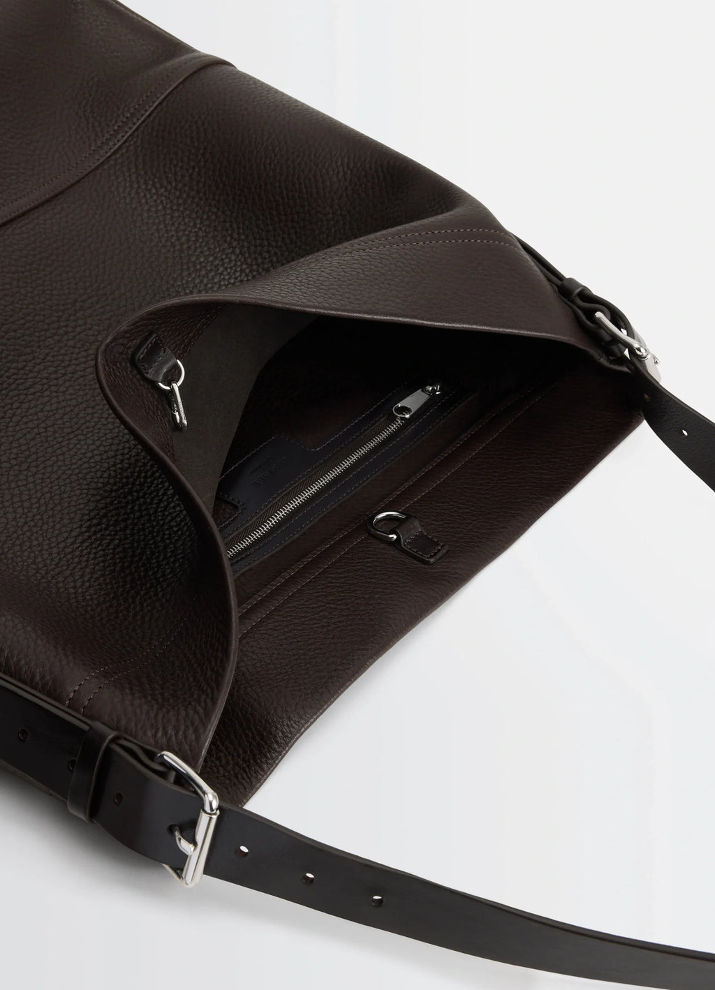 Belted tote bag in lwg gold-certified grained leather, product shot, interior view belt and zipper detail