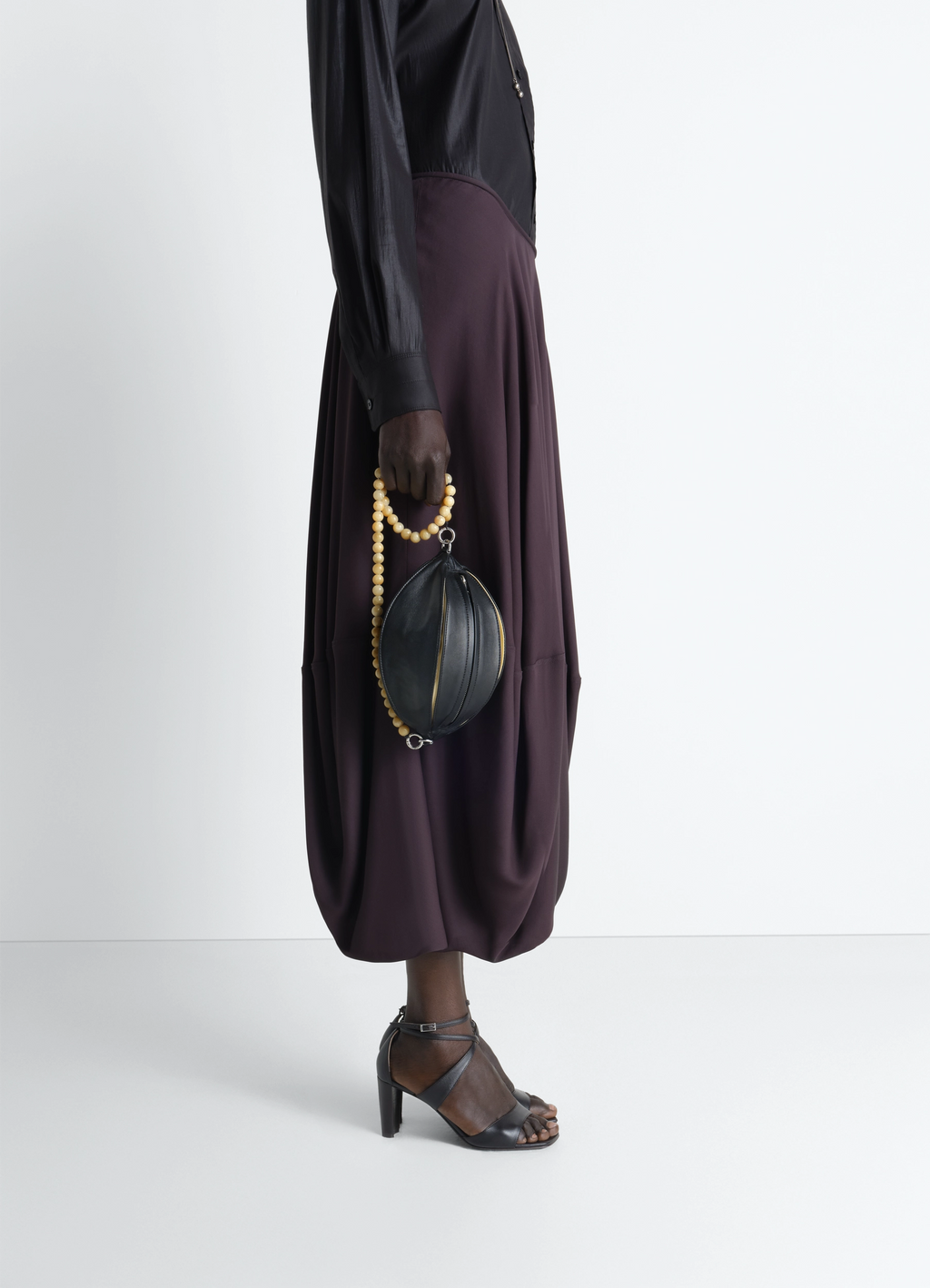 벌룬 슬릿 가죽 가방