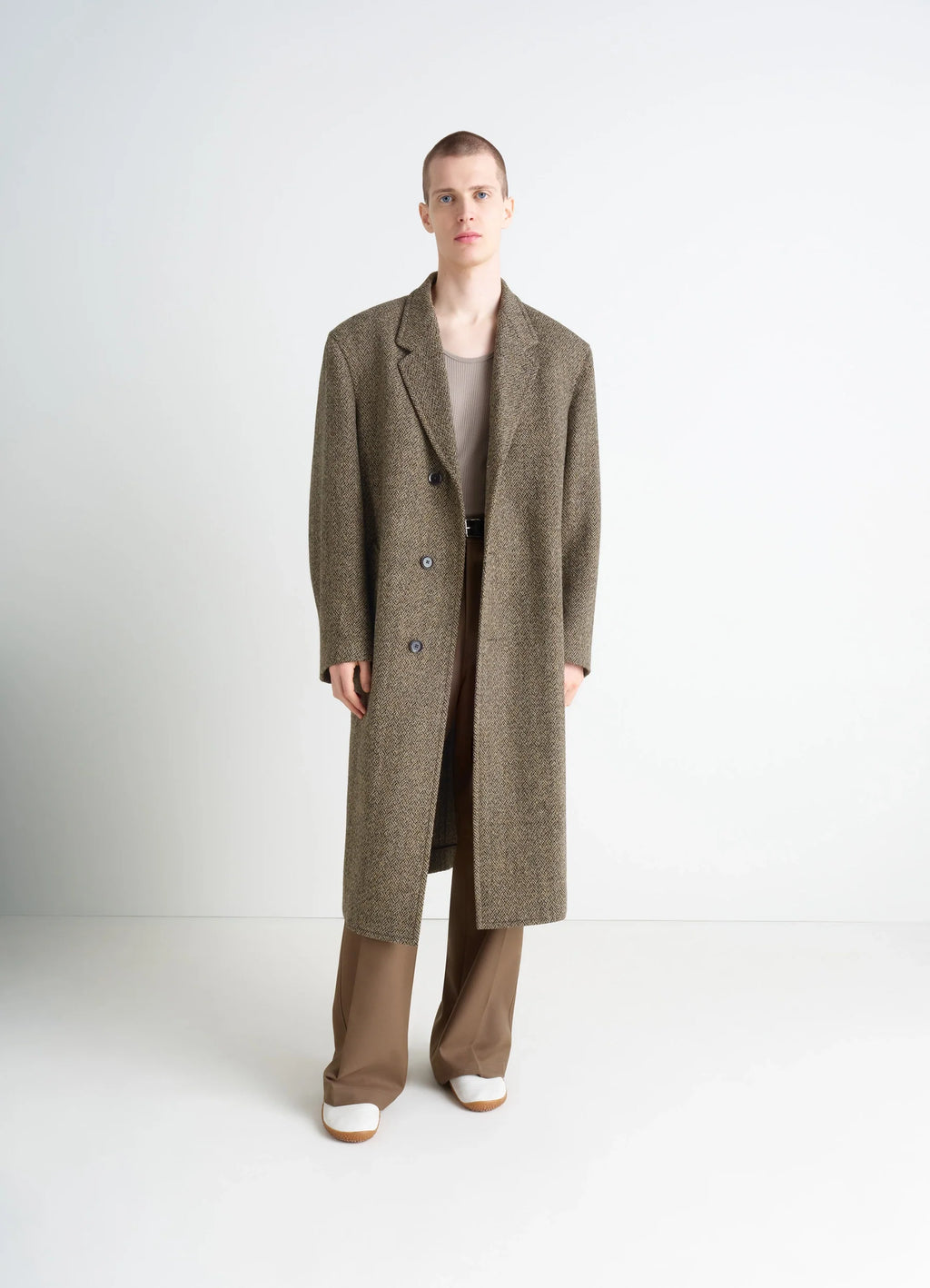 Chesterfield coat in herringbone harris tweed, model shot, front view classic tailored cut