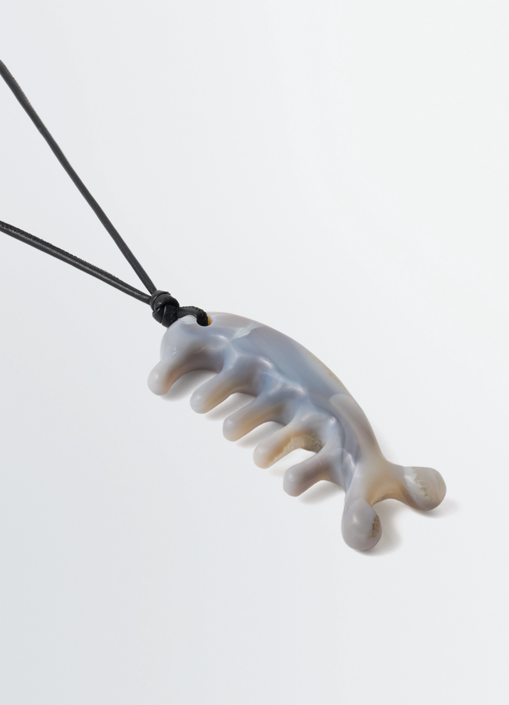 BELUGA GUA SHA NECKLACE IN AGATE AND LEATHER