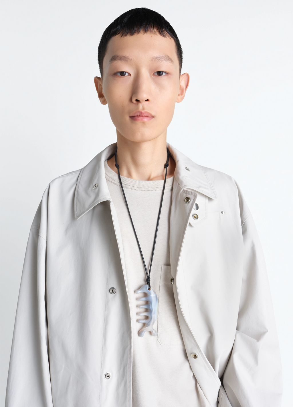 BELUGA GUA SHA NECKLACE IN AGATE AND LEATHER