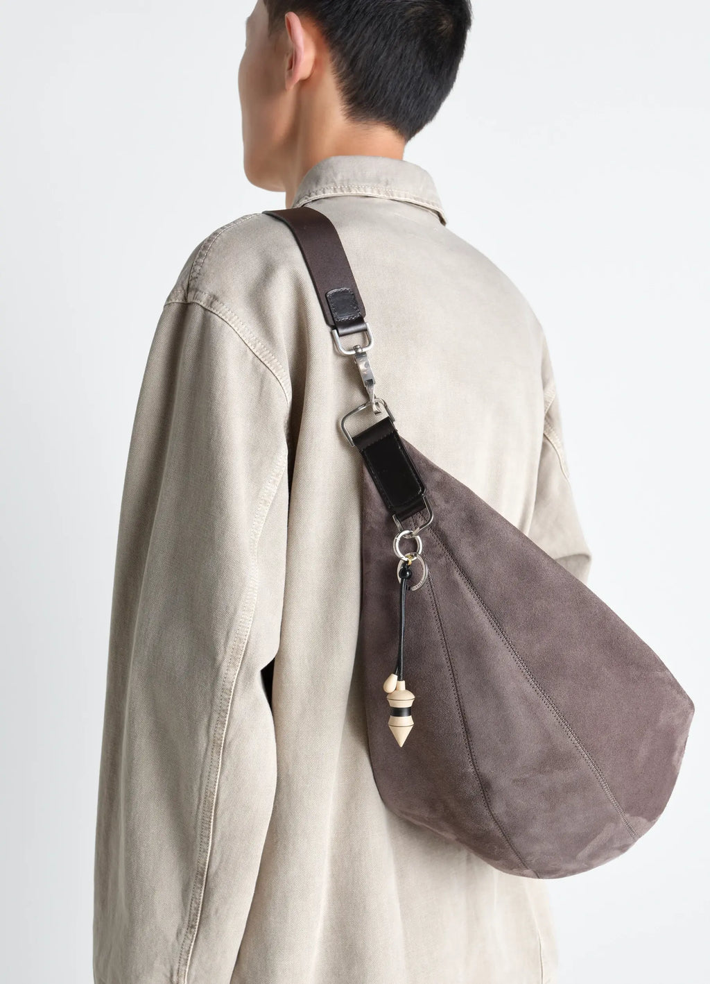 ブラックストライプの木製ペンデュラムバッグチャーム（コード付き）