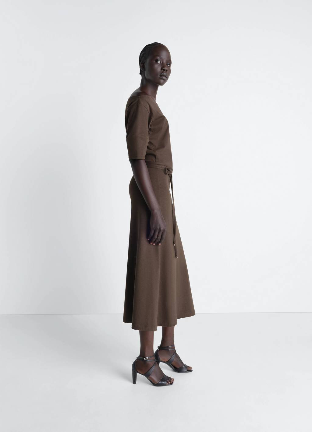 ヘビーコットンリネンジャージーのオフショルダードレス