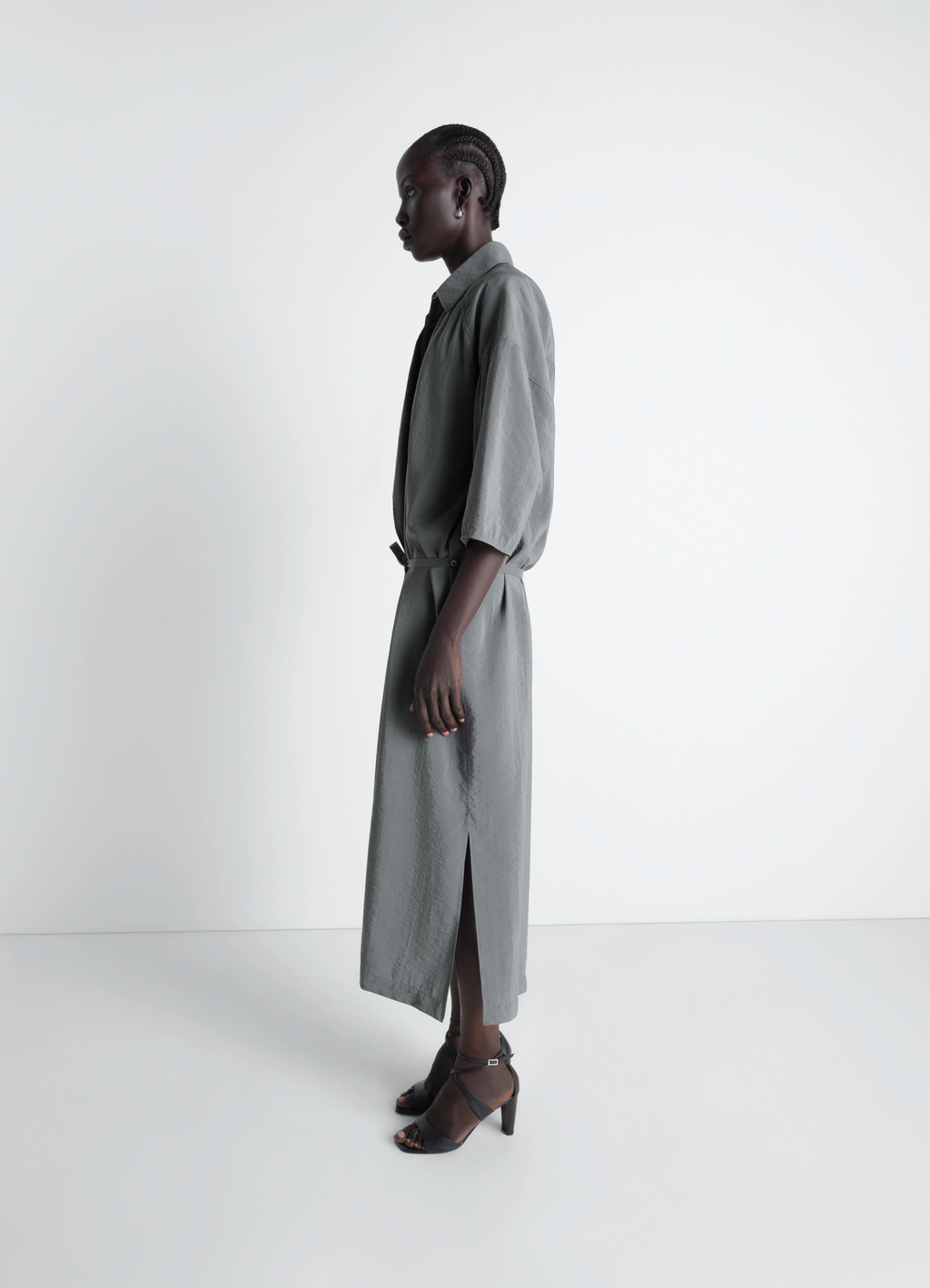 ドライシルクのアシンメトリーシャツドレス