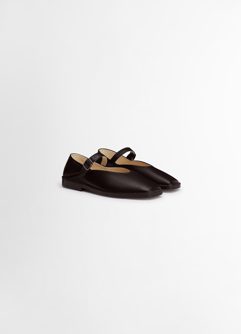 Lemaire ballerina shoes in smooth lamb nappa leather, product shot, three-quarter view low profile silhouette