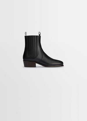 Chelsea ankle boots in black vegetable-tanned leather, product shot, side view smooth shiny finish