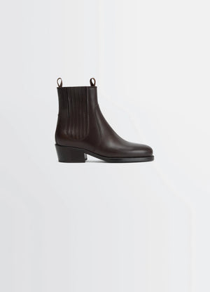 Chelsea boots in vegetable-tanned leather, product shot, side view smooth shiny finish