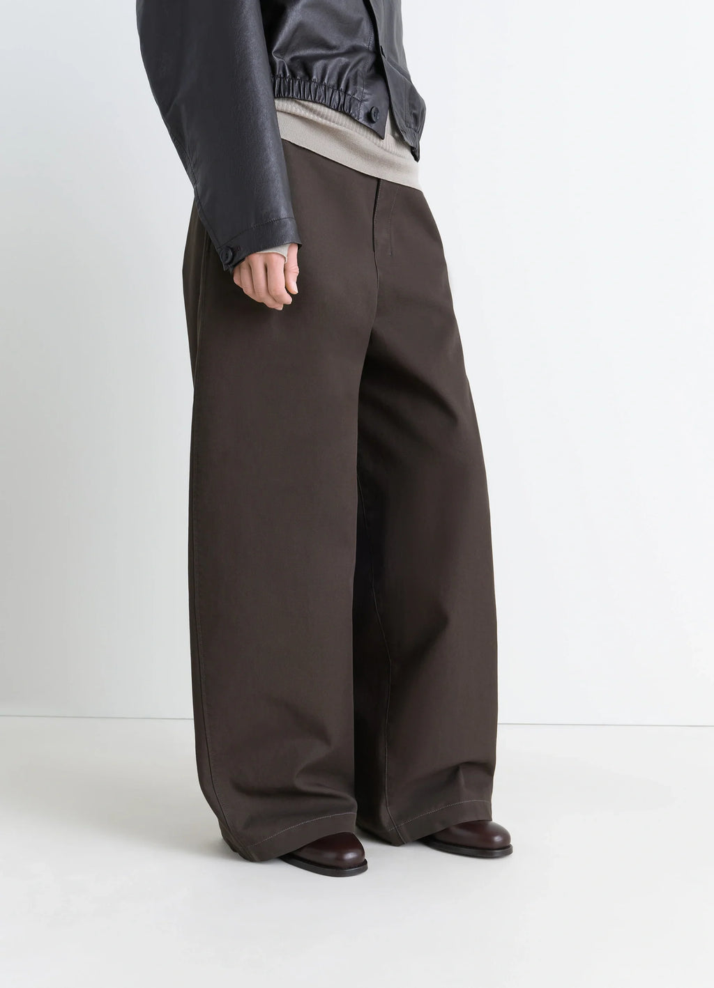 Chelsea boots in vegetable-tanned leather, model shot, partial front view wide leg overlap