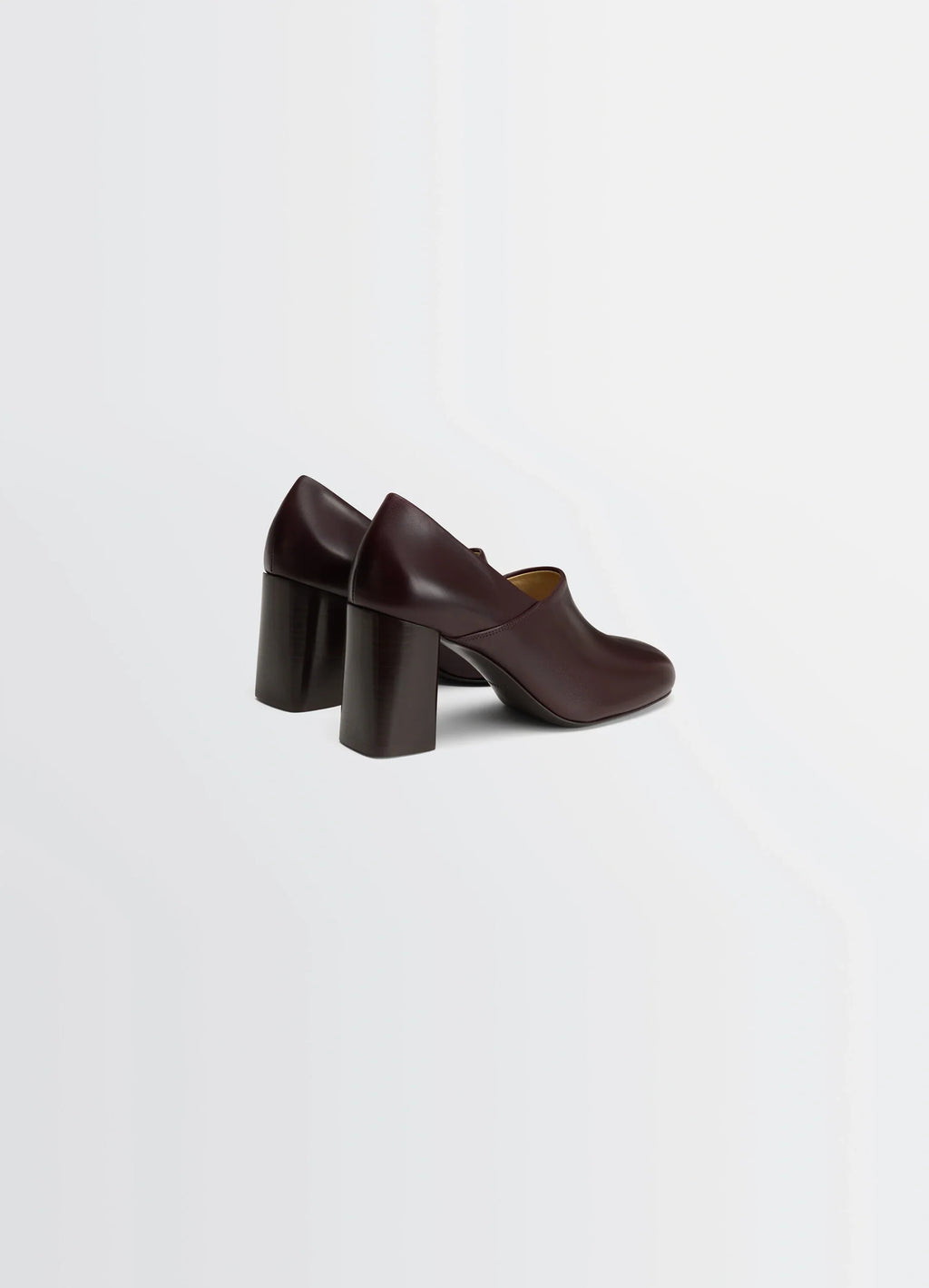 Anatomic pump 80 in glossy vegetable-tanned leather, product shot, back corner view block heel