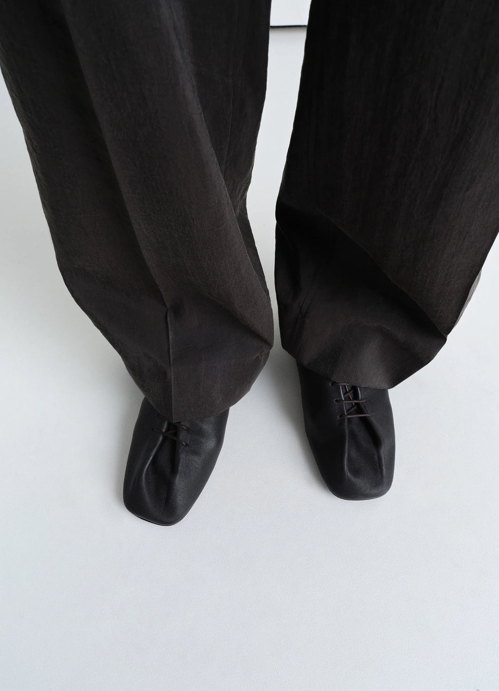 Souris flat classic derbies in washed nappa lambskin leather, model shot, top down view square toe silhouette