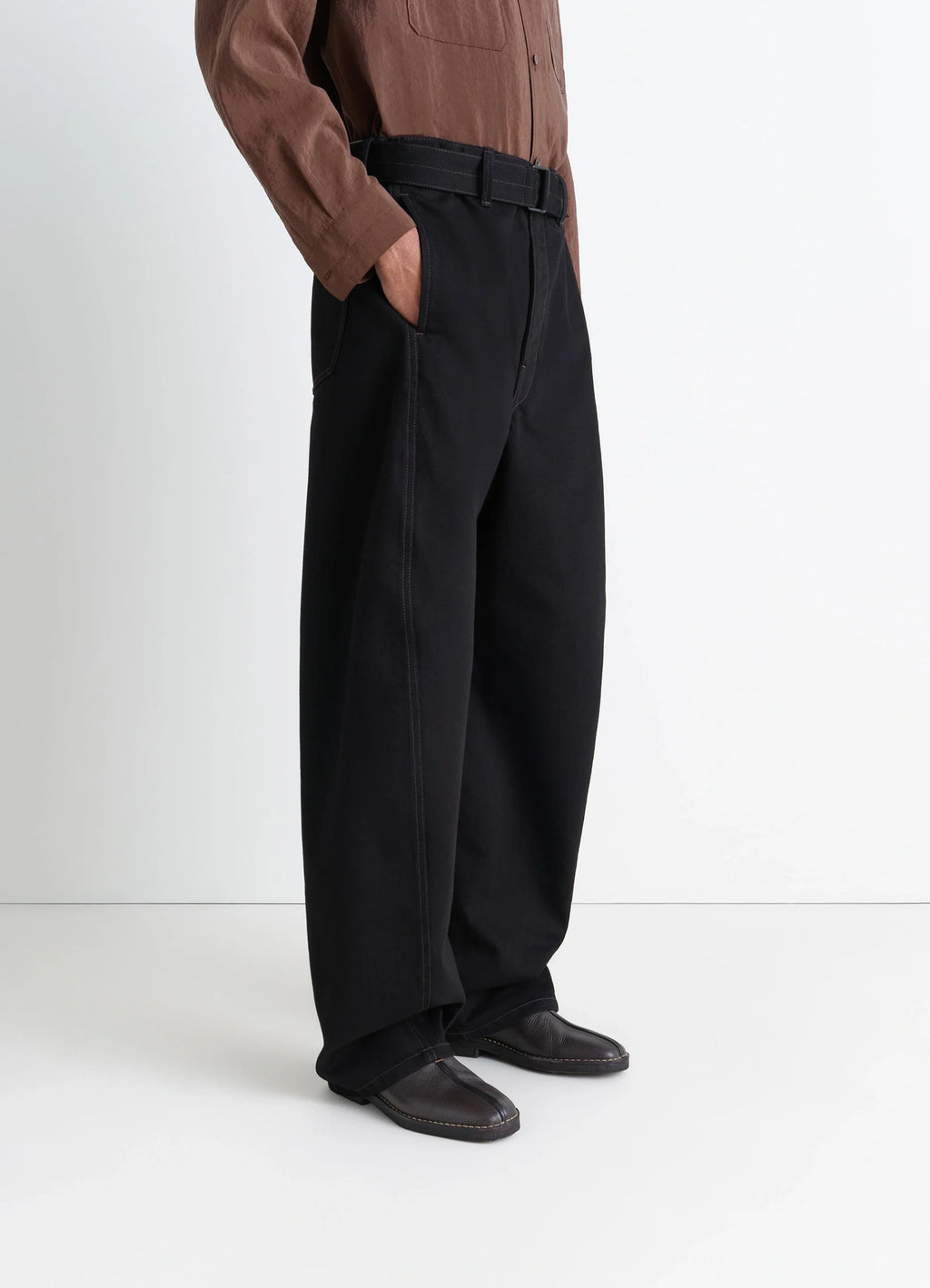 PIPED SLIPPER AUS CRÊPE