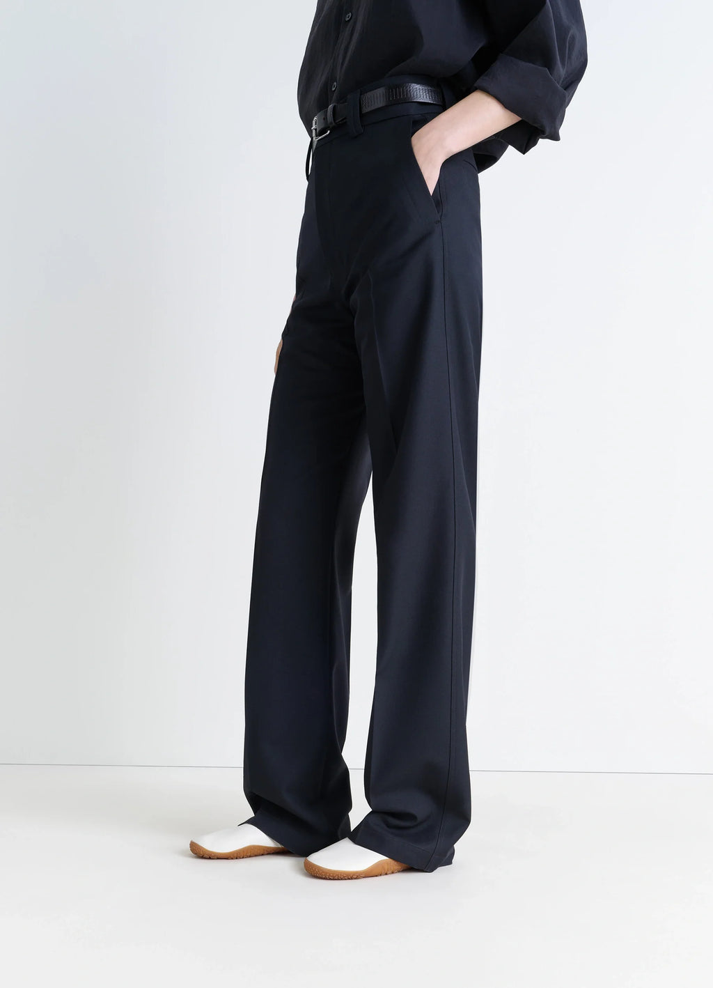 Vibram glove slip on in nappa lamb leather, model shot, three-quarter view loose fit drape