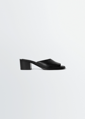 Square-heeled mules 55 mm in leather