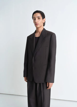 Lemaire tailored single breasted ja in mélange twill poly-wool, model shot, front view relaxed fit with single lapel