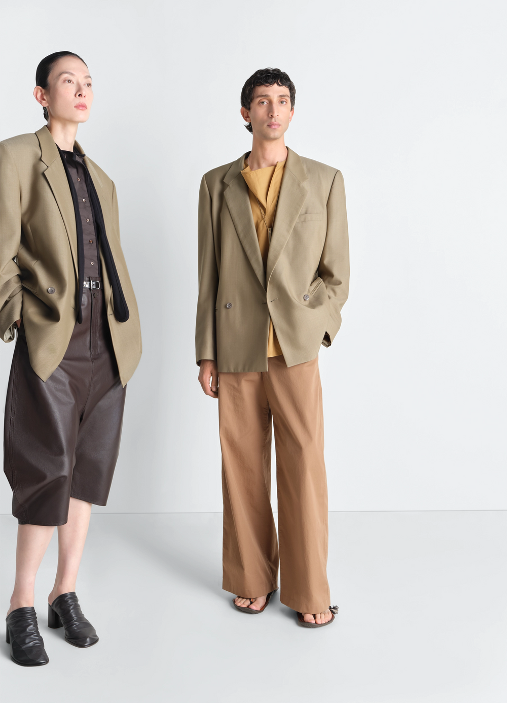 DOUBLE BREASTED TAILORED JACKET IN TROPICAL POLYWOOL