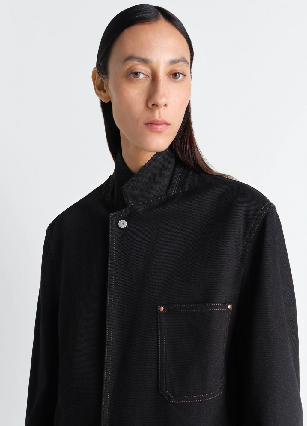 데님 소재의 싱글 브레스트 테일러드 재킷