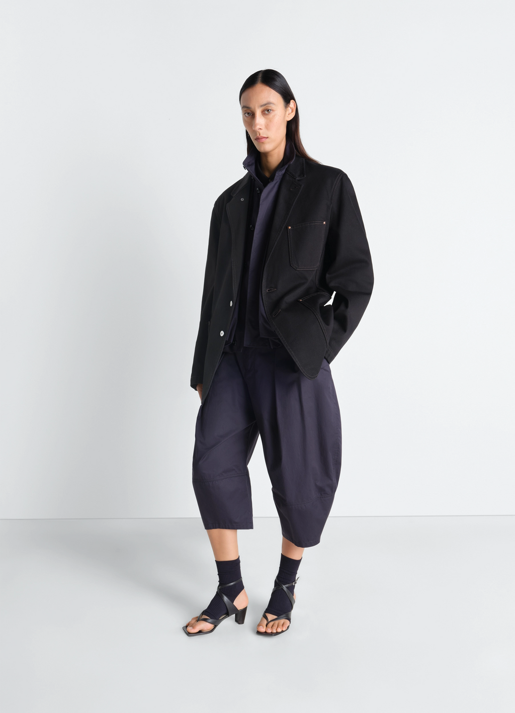 데님 소재의 싱글 브레스트 테일러드 재킷