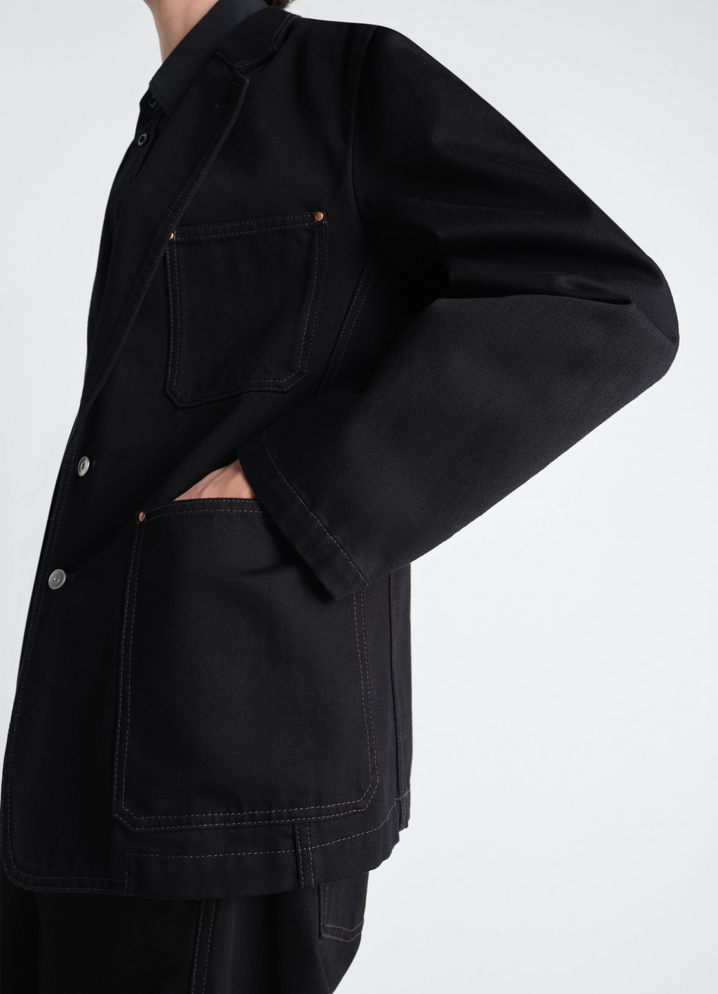 데님 소재의 싱글 브레스트 테일러드 재킷