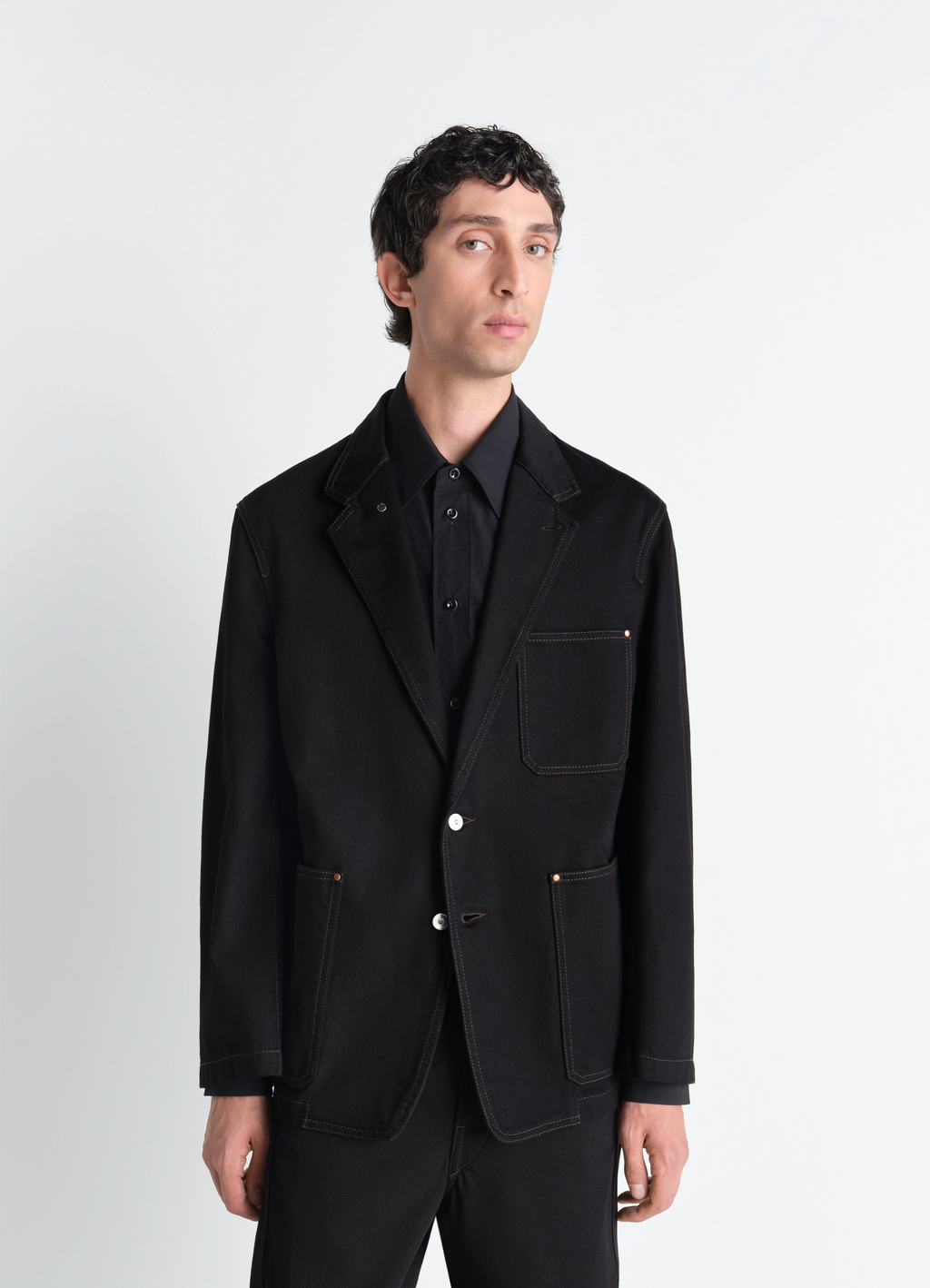 데님 소재의 싱글 브레스트 테일러드 재킷