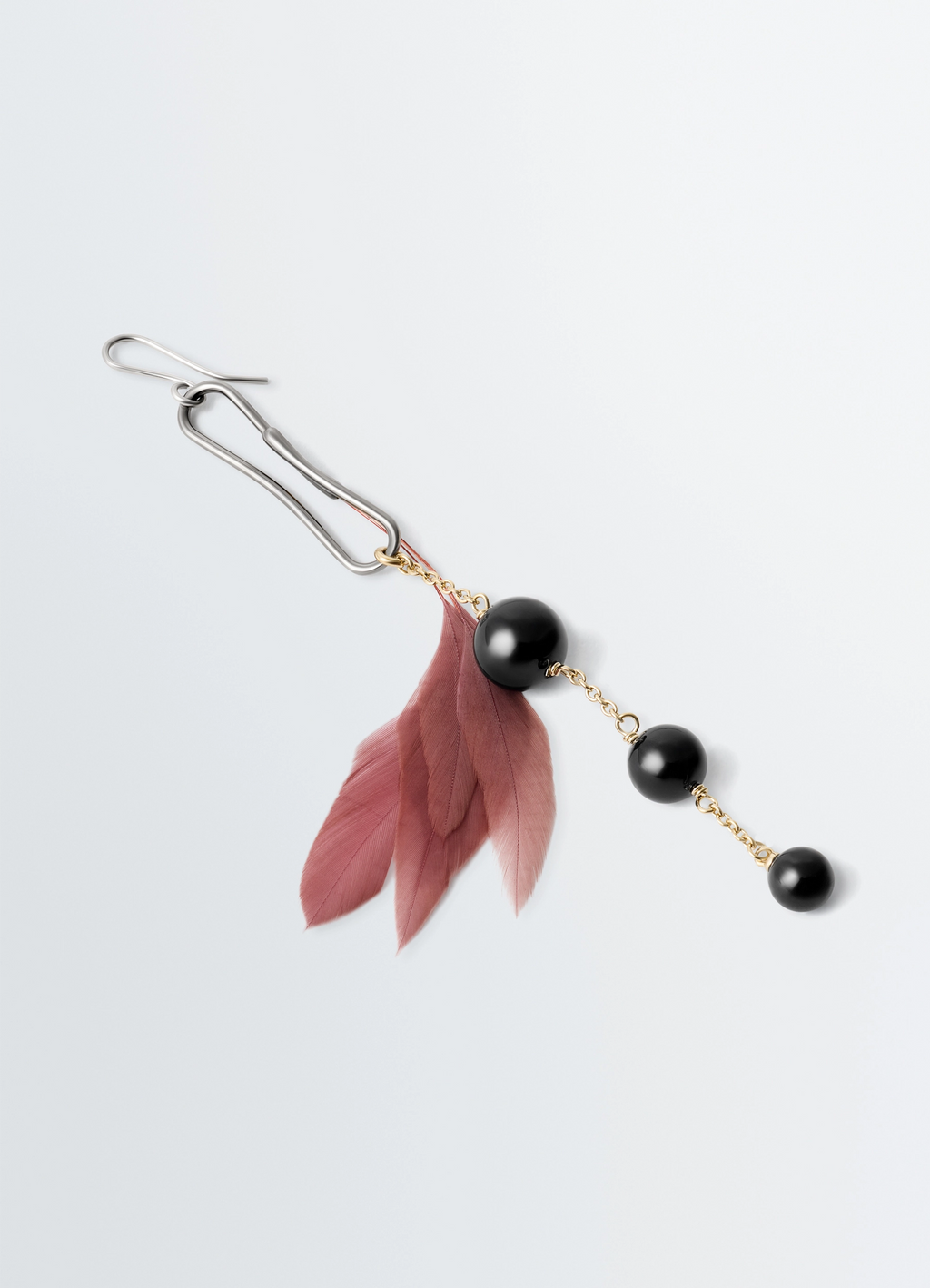 Boucle d'oreille dot avec onyx et plume de coq
