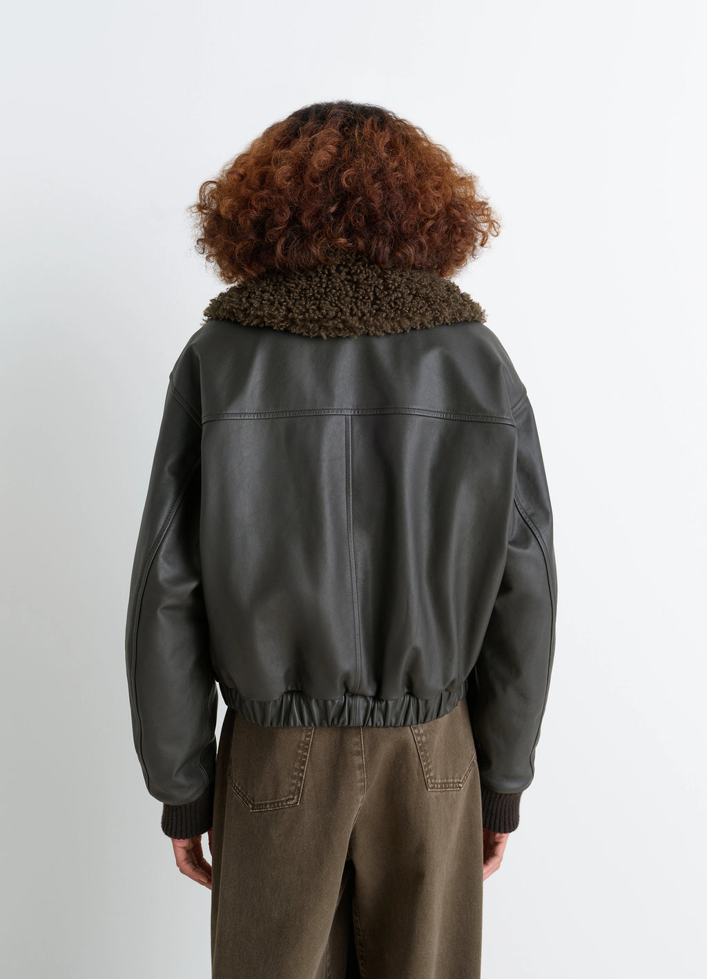 LEDERBLOUSON MIT SHEARLING-KRAGEN