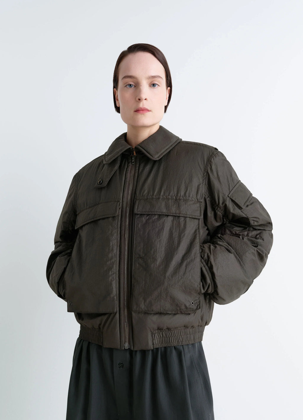 Lemaire short bomber in olive water-repellent nylon, model shot, front view removable collar, gusseted pockets