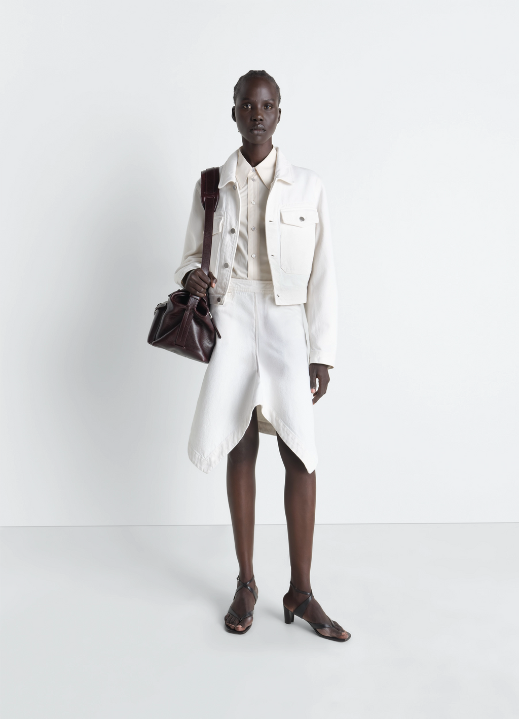 デニムのクロップドブルゾン