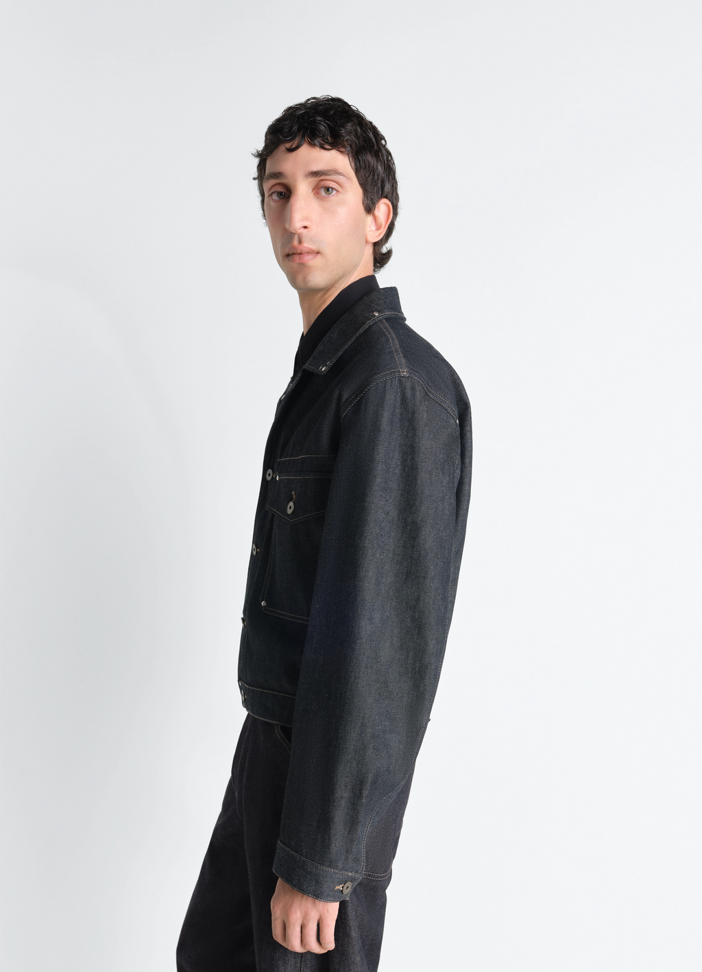 スタッズ付きデニムトラッカージャケット