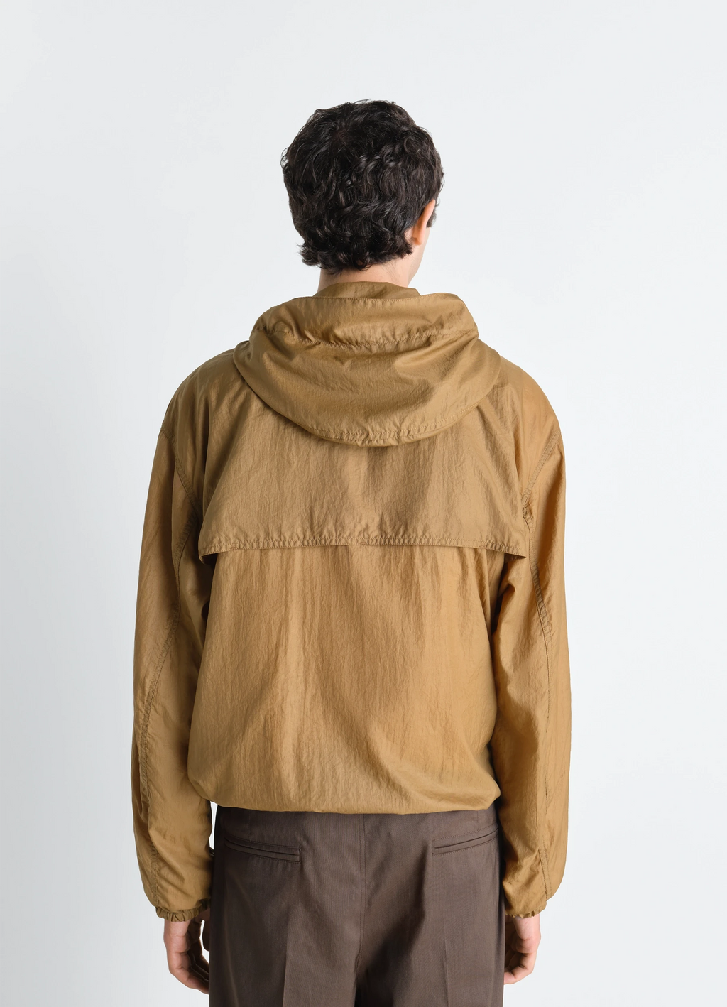 가벼운 나일론 소재의 방풍 재킷