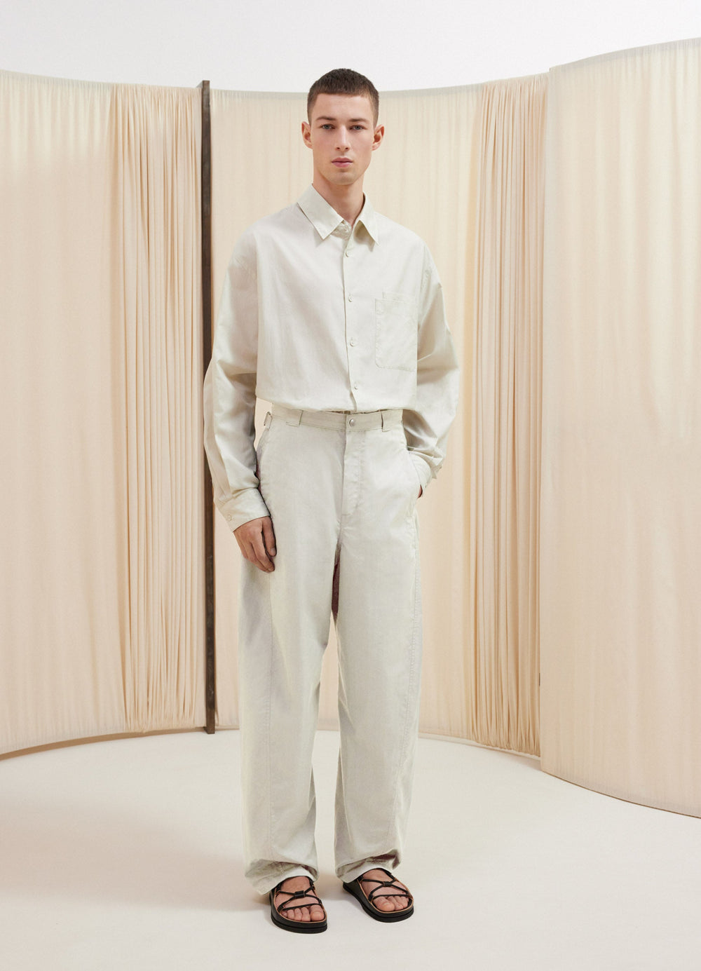 Lemaire 3D Pants in Supple Cotton Gabardine, model shot, Front view Curved leg, adjustable waist