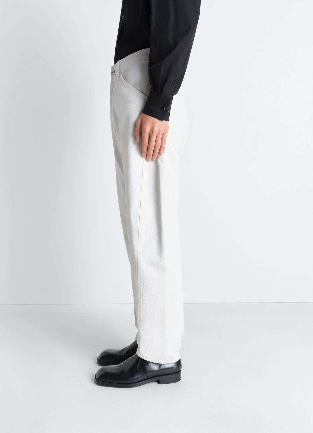 Verdrehte arbeitshose aus denim