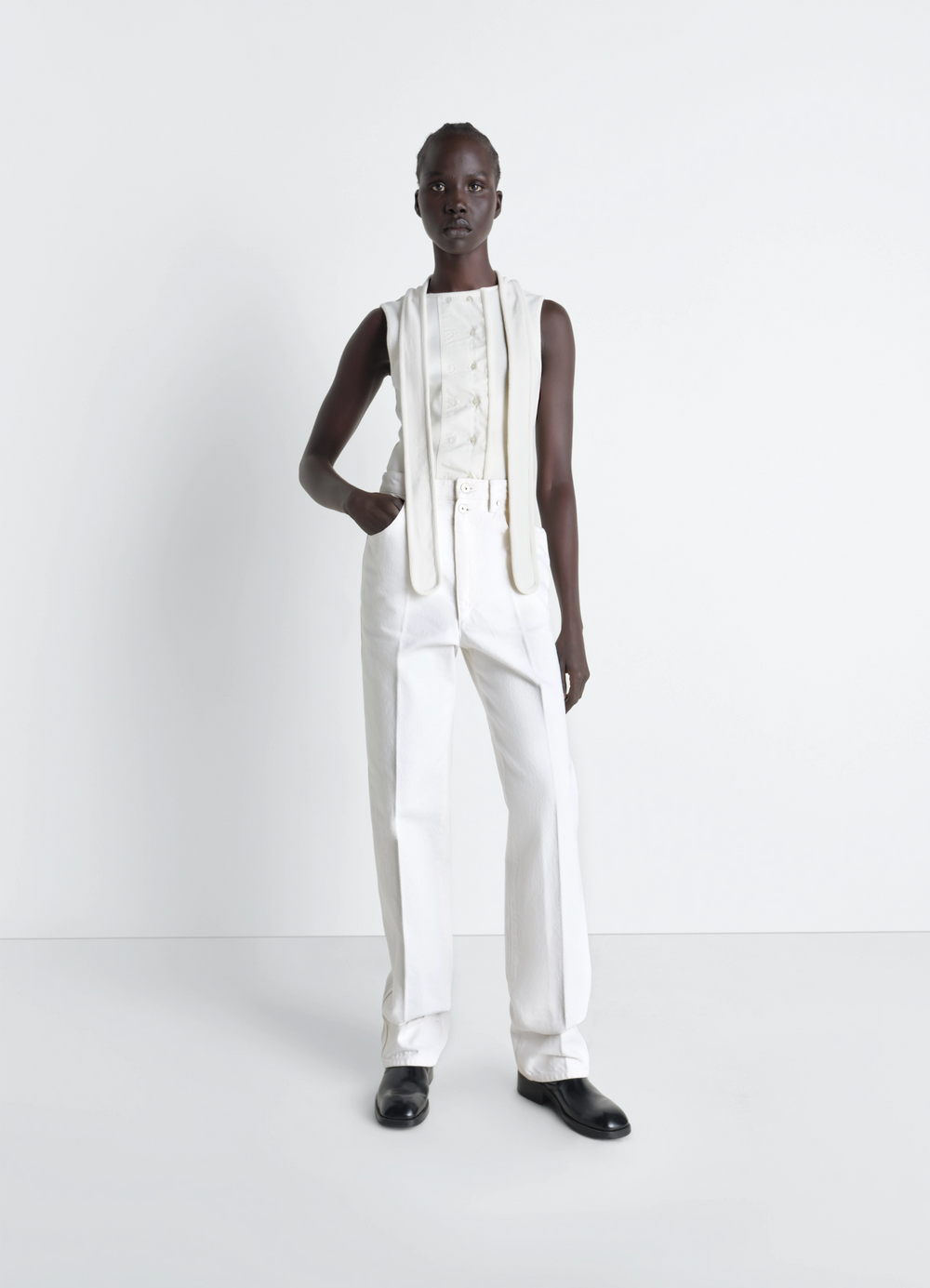 HIGH WAISTED STRAIGHT PANTS IN DENIM