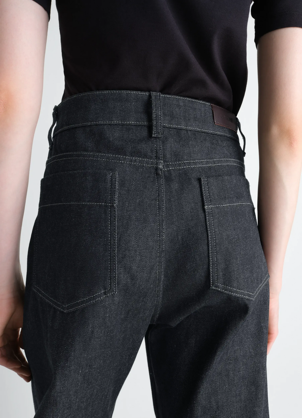 PANTALON ARRONDI TAILLE HAUTE EN DENIM