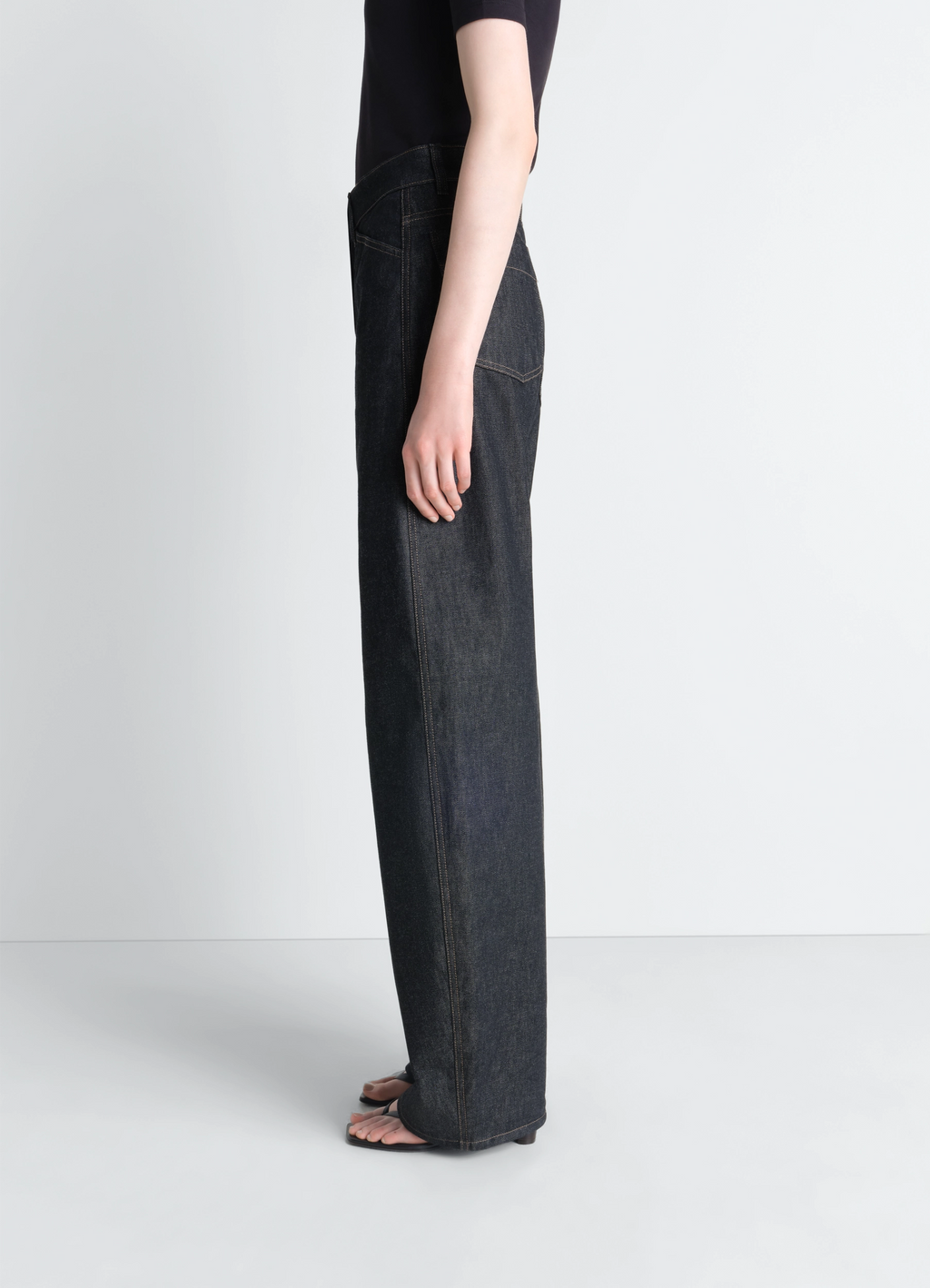 PANTALON ARRONDI TAILLE HAUTE EN DENIM
