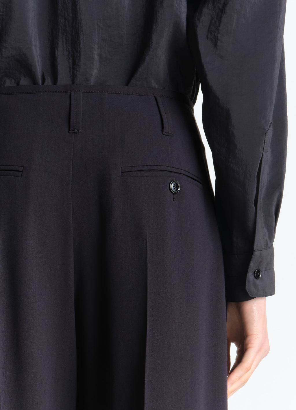 Soft tailored pants in wool crepe