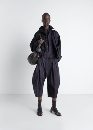 볼륨감 있는 버뮤다 팬츠 (라이트 코튼 새틴 소재)