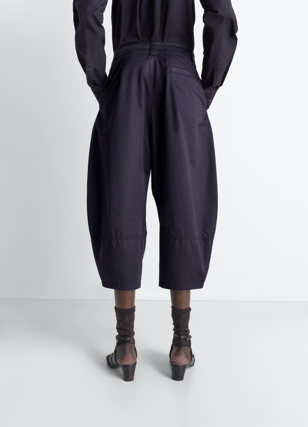 볼륨감 있는 버뮤다 팬츠 (라이트 코튼 새틴 소재)