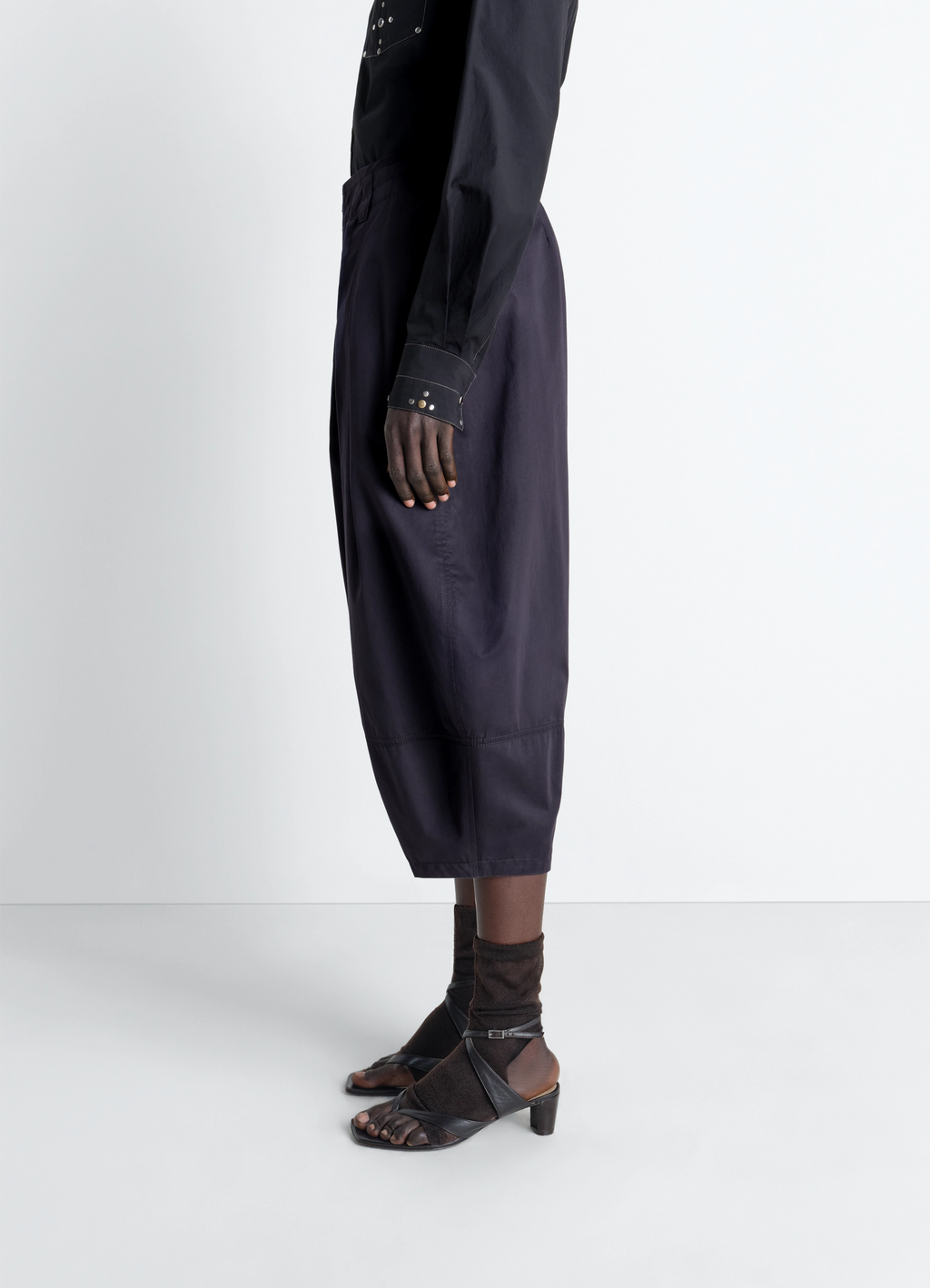 볼륨감 있는 버뮤다 팬츠 (라이트 코튼 새틴 소재)