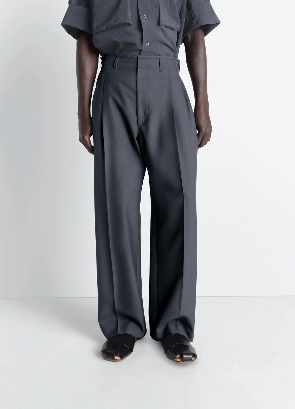 Pleated tailored pants in polywool