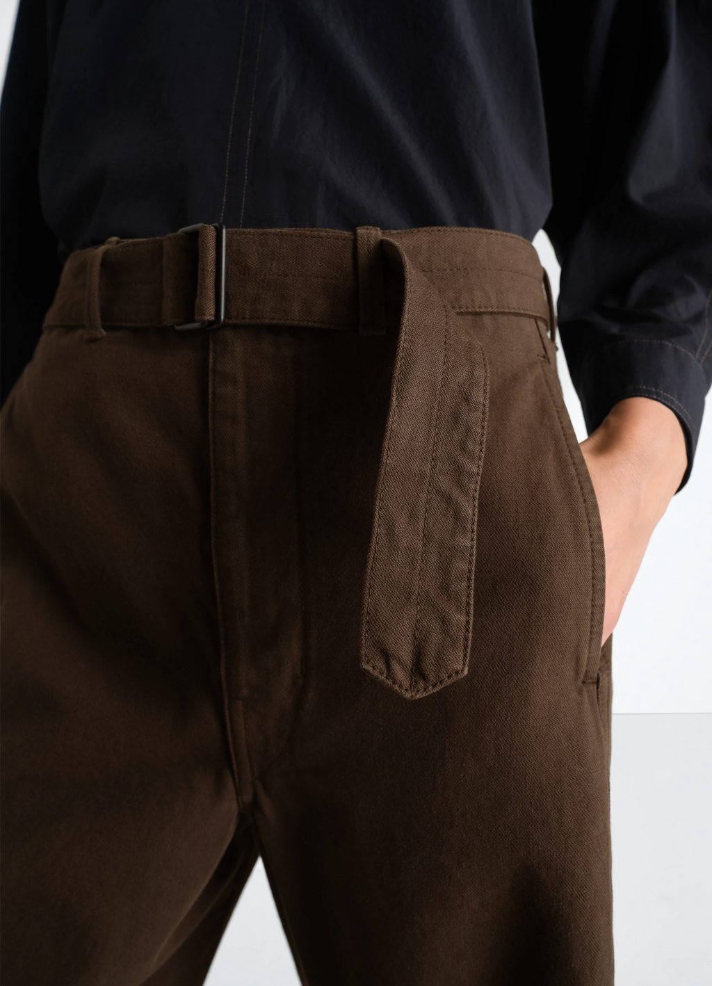 Twisted belted pants in dyed heavy broken twill