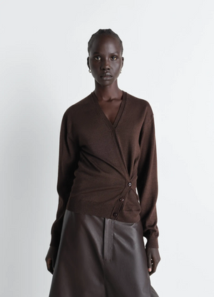 트위스트 V넥 점퍼