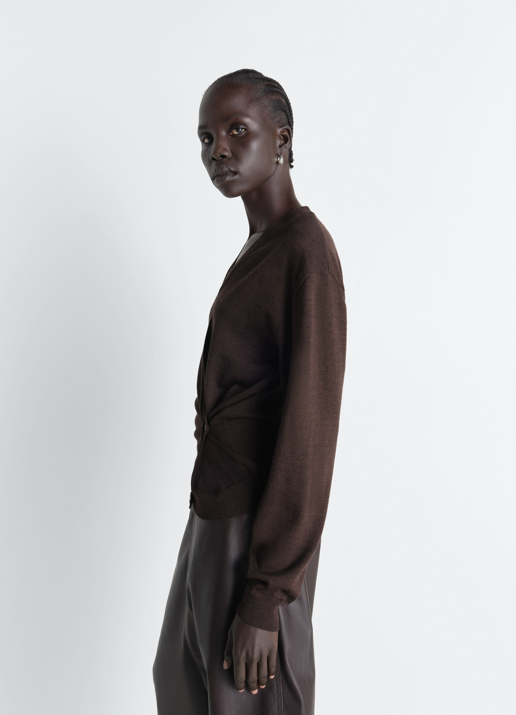 트위스트 V넥 점퍼