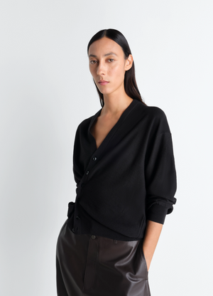 Gedrehte strickjacke aus wollmischung