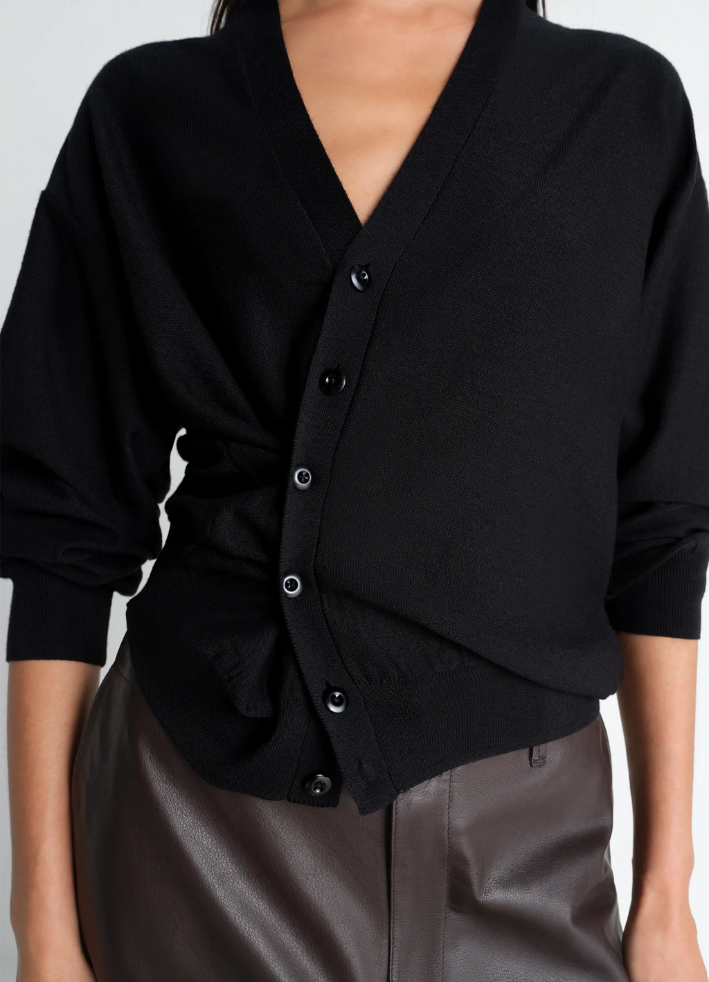 Gedrehte strickjacke aus wollmischung