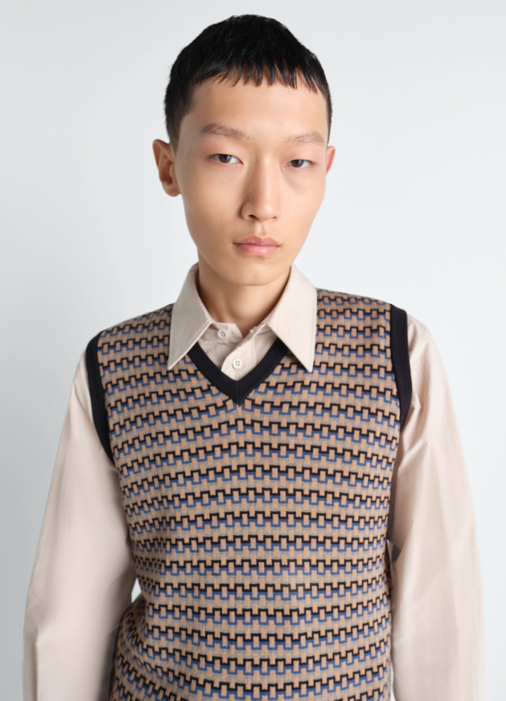 V-ausschnitt jacquard-weste aus mercerisierter baumwolle