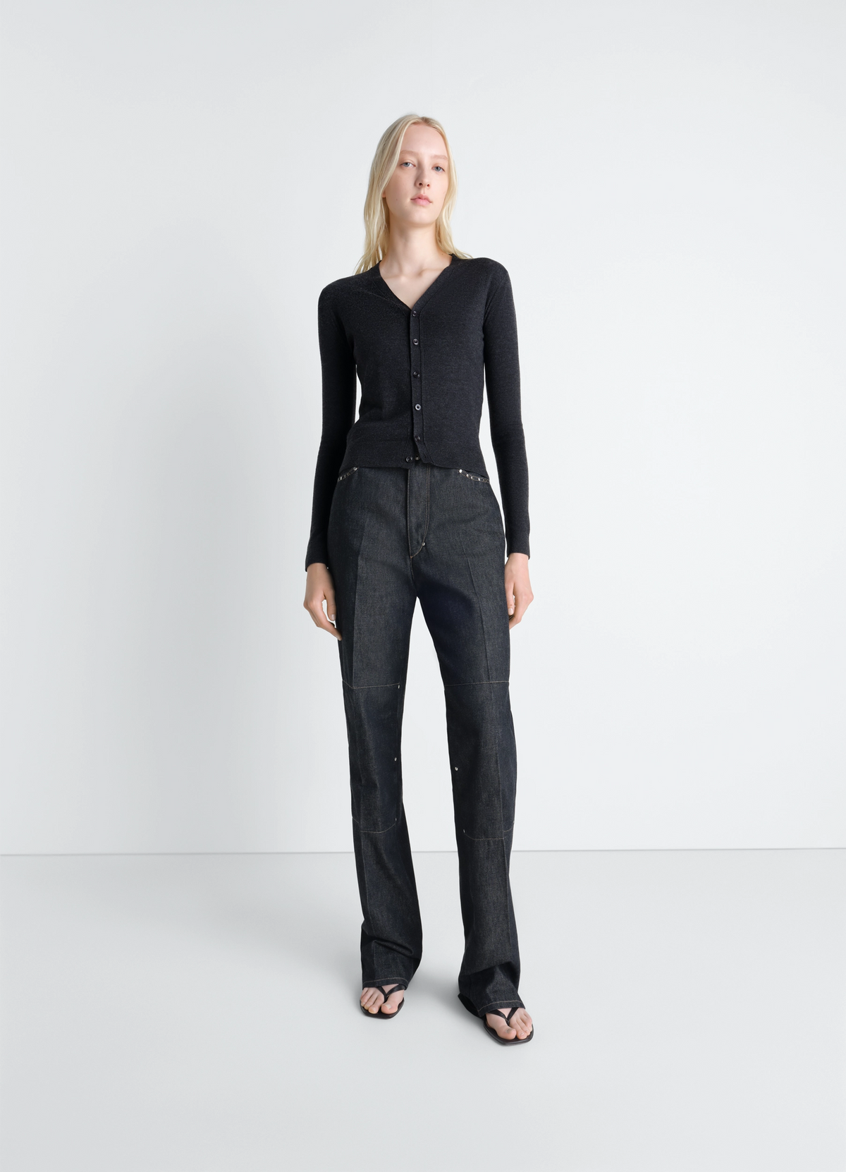 V NECK BUTTONED CARDIGAN IN FINE WOOL