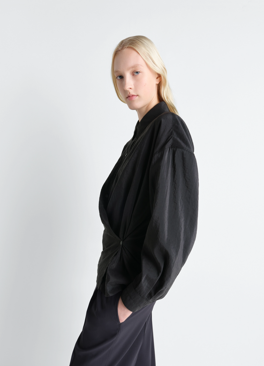 Straight collar twisted shirt in dry silk