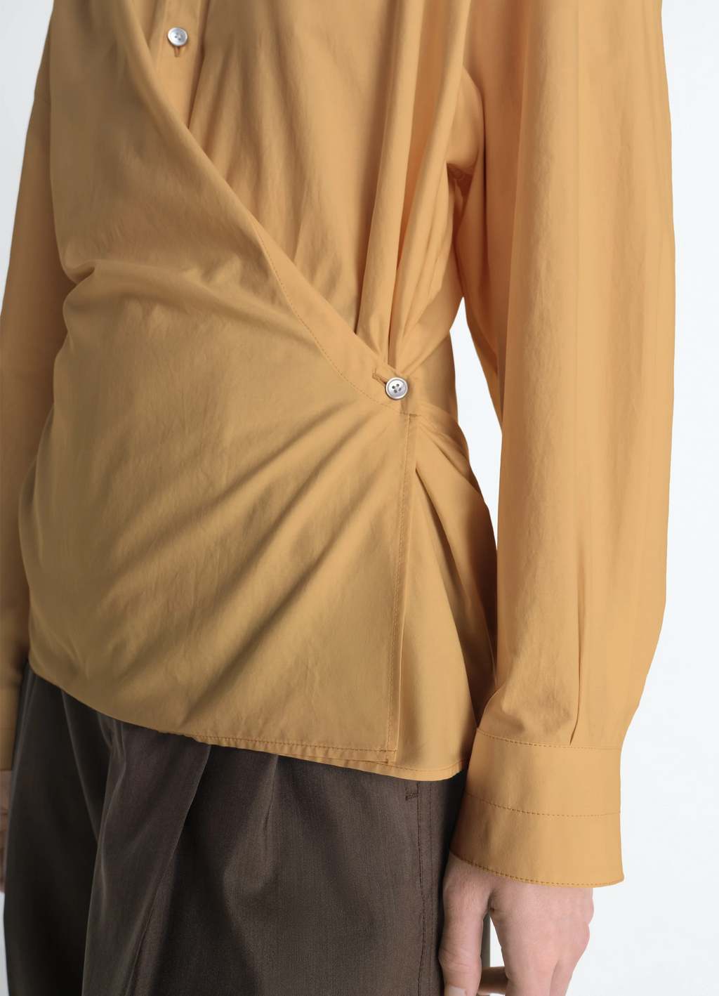 Chemise torsadée col droit