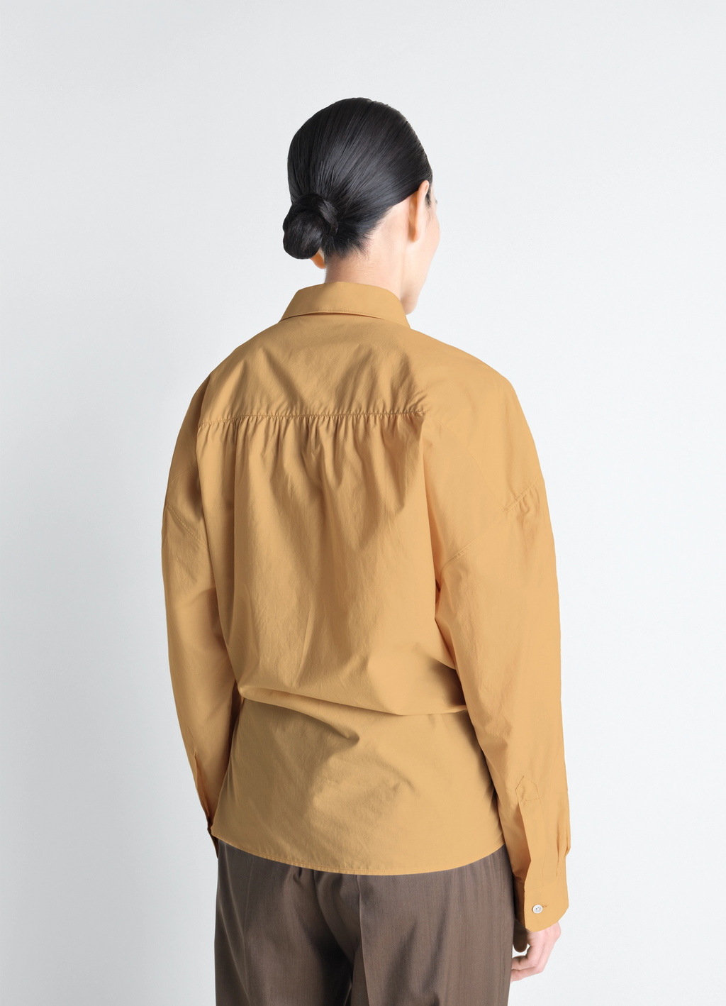 Chemise torsadée col droit